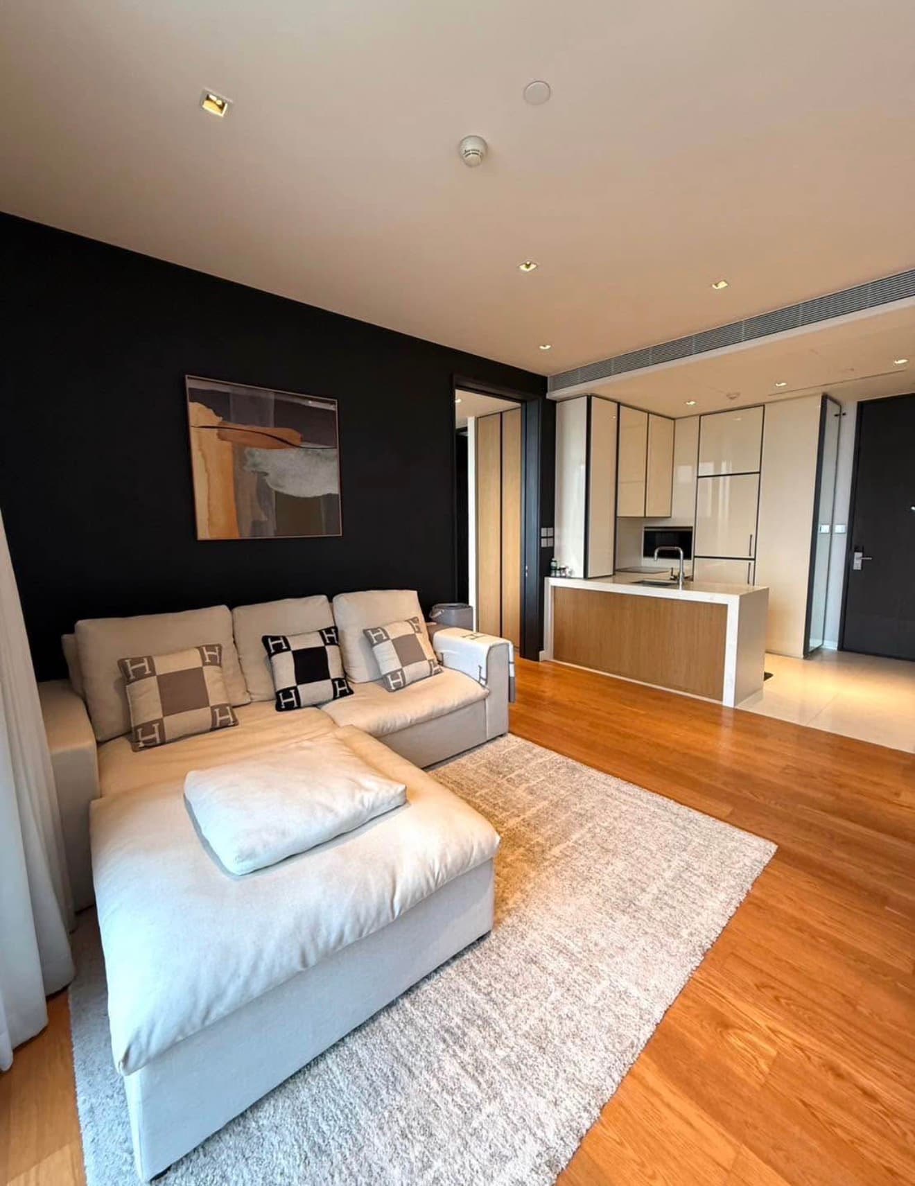 Beatniq sukhumvit 32 - Image 1