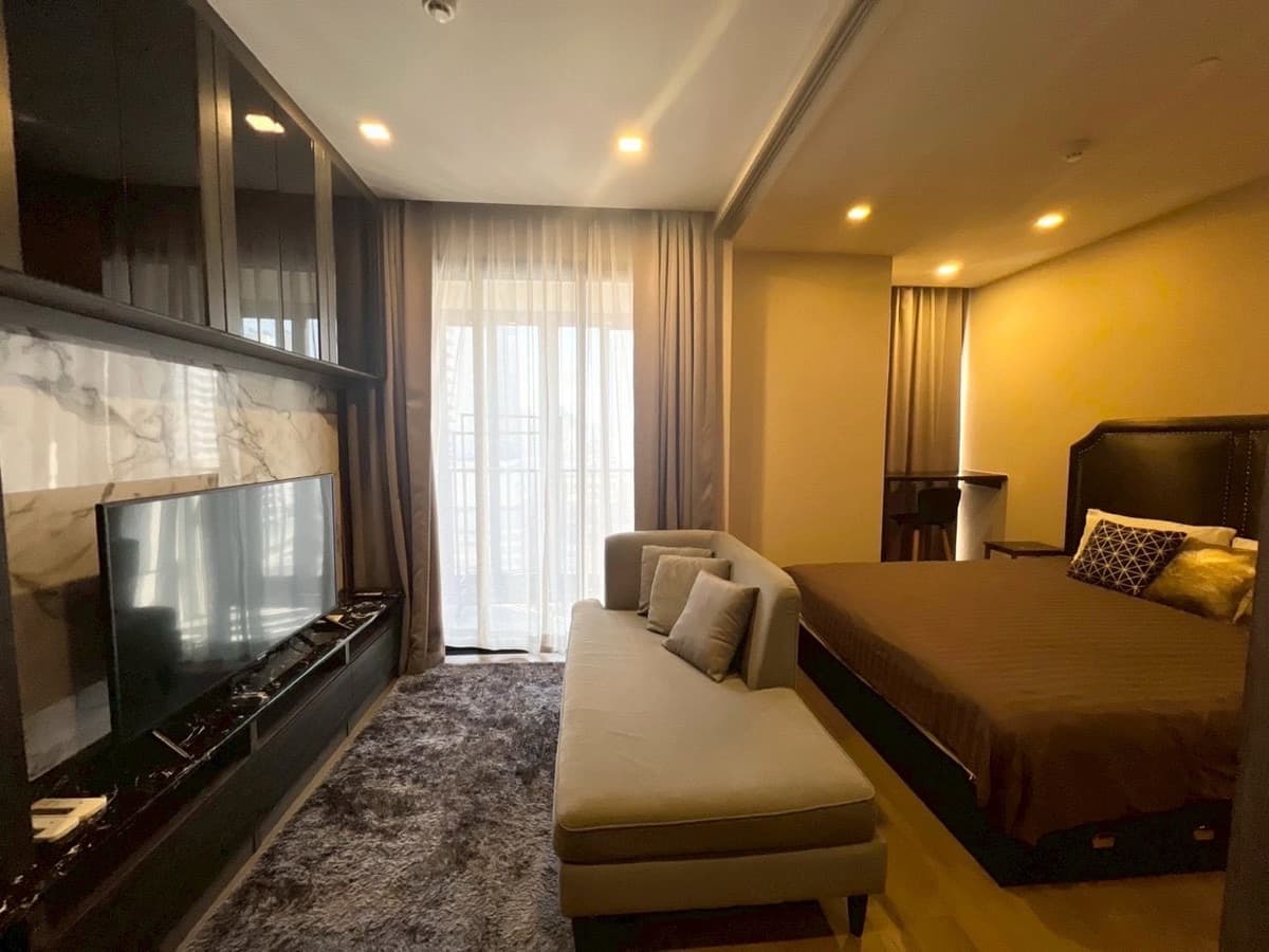 Ashton Asoke - Image 1