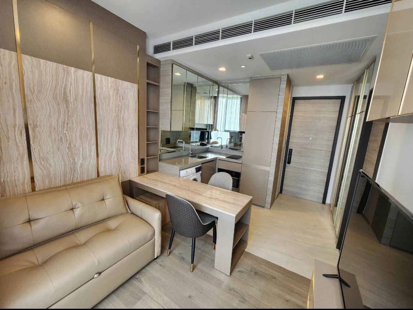 The crest park residence - Image 1